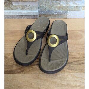 CROCS Women's Flip Flops Sandals Size 7W Slip-On Shoes Sanrah Circle Wedge